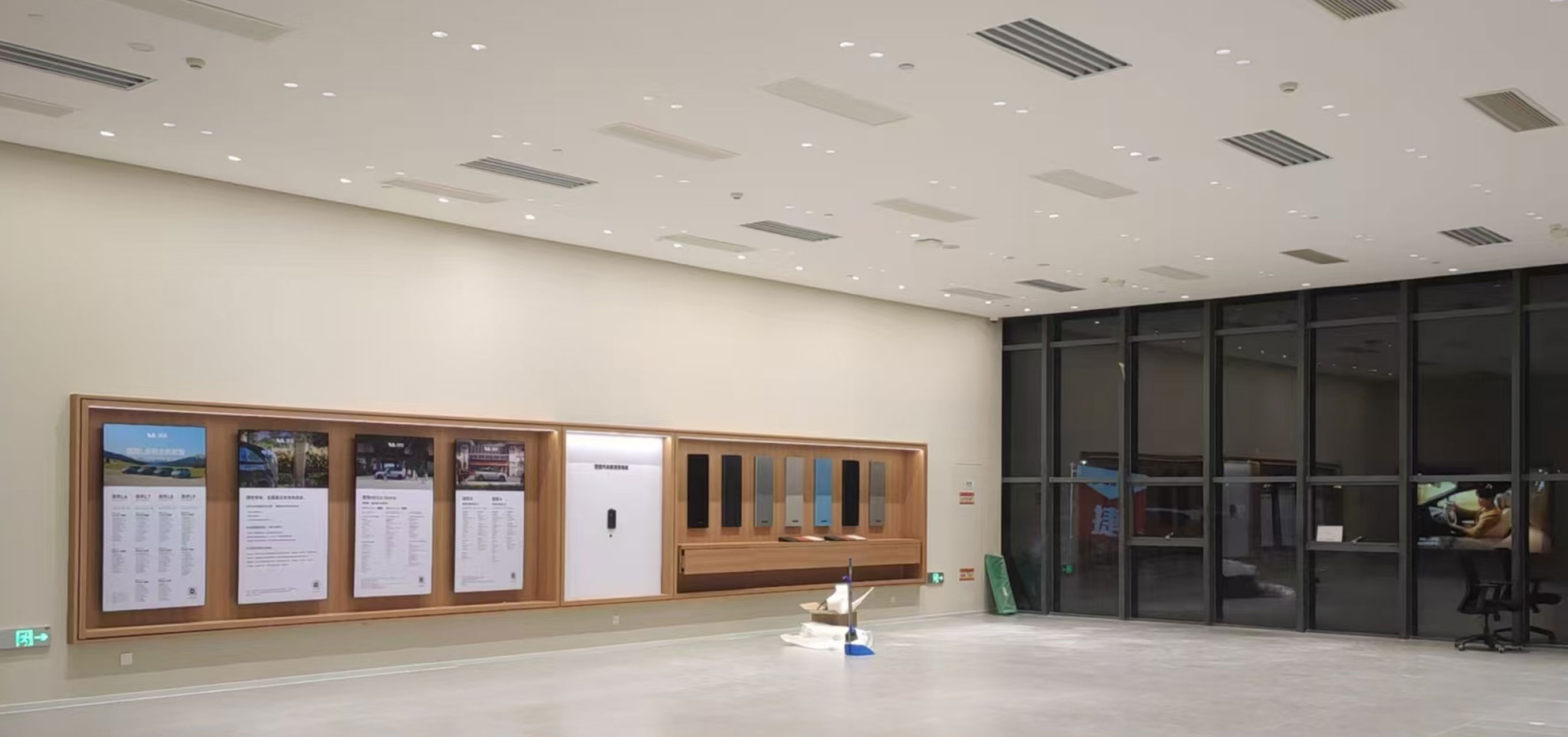 2025-10-030理想汽车-鄂尔多斯康巴什店装修项目 开工时间:202511.10